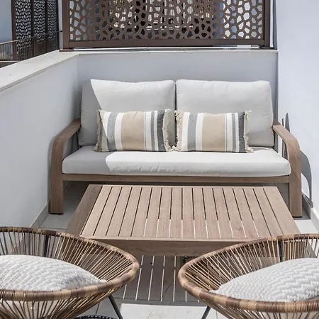 Lmea20a - Luxury - Pool View & Walk To * Estepona