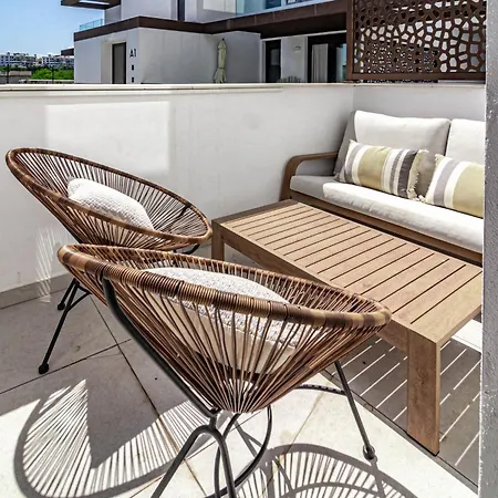 Lmea20a - Luxury - Pool View & Walk To * Estepona