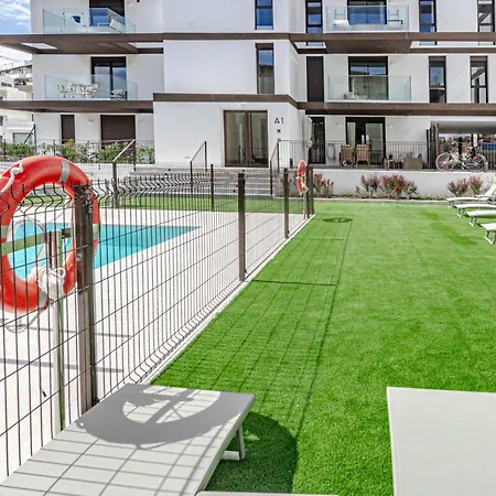 Lmea20a - Luxury - Pool View & Walk To