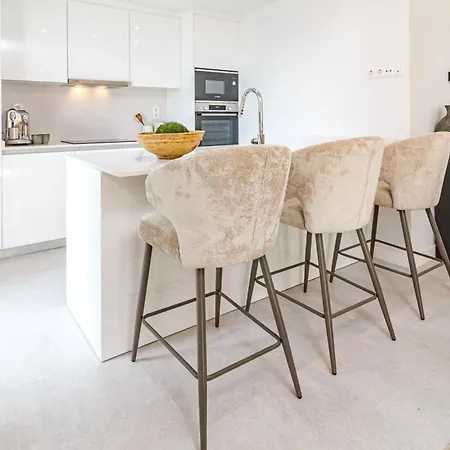 Lmea20a - Luxury - Pool View & Walk To Apartment Estepona