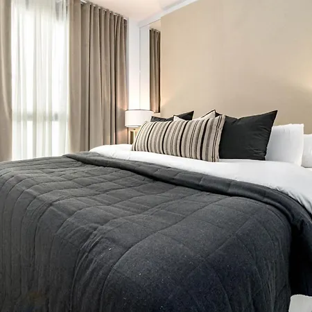 Lmea20a - Luxury - Pool View & Walk To *