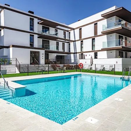 Lmea20a - Luxury - Pool View & Walk To *